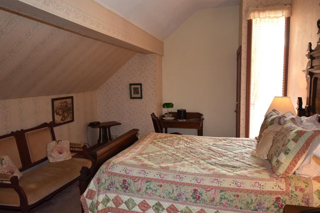 Corners Mansion Inn - A Bed And Breakfast 빅스버그 객실 사진