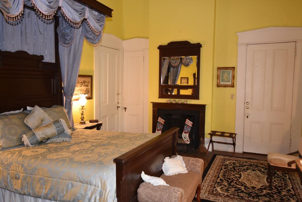 Corners Mansion Inn - A Bed And Breakfast 빅스버그 외부 사진