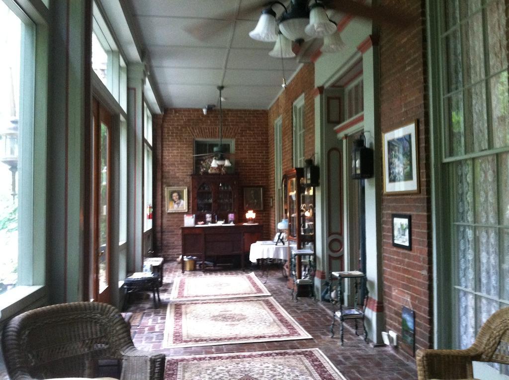 Corners Mansion Inn - A Bed And Breakfast 빅스버그 외부 사진