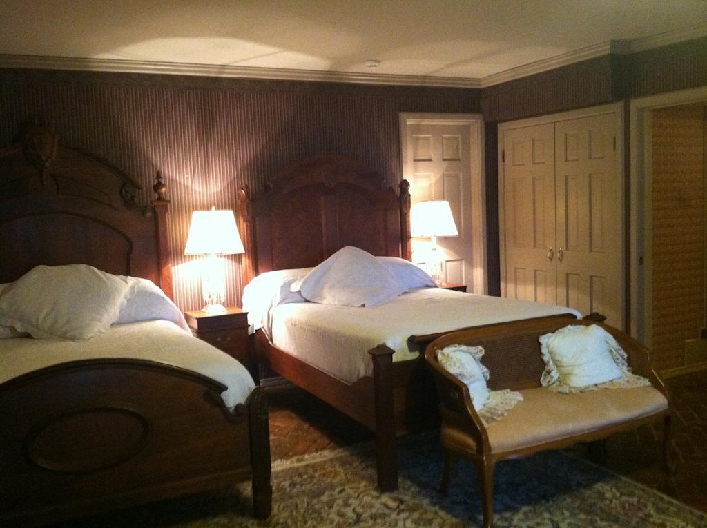 Corners Mansion Inn - A Bed And Breakfast 빅스버그 객실 사진