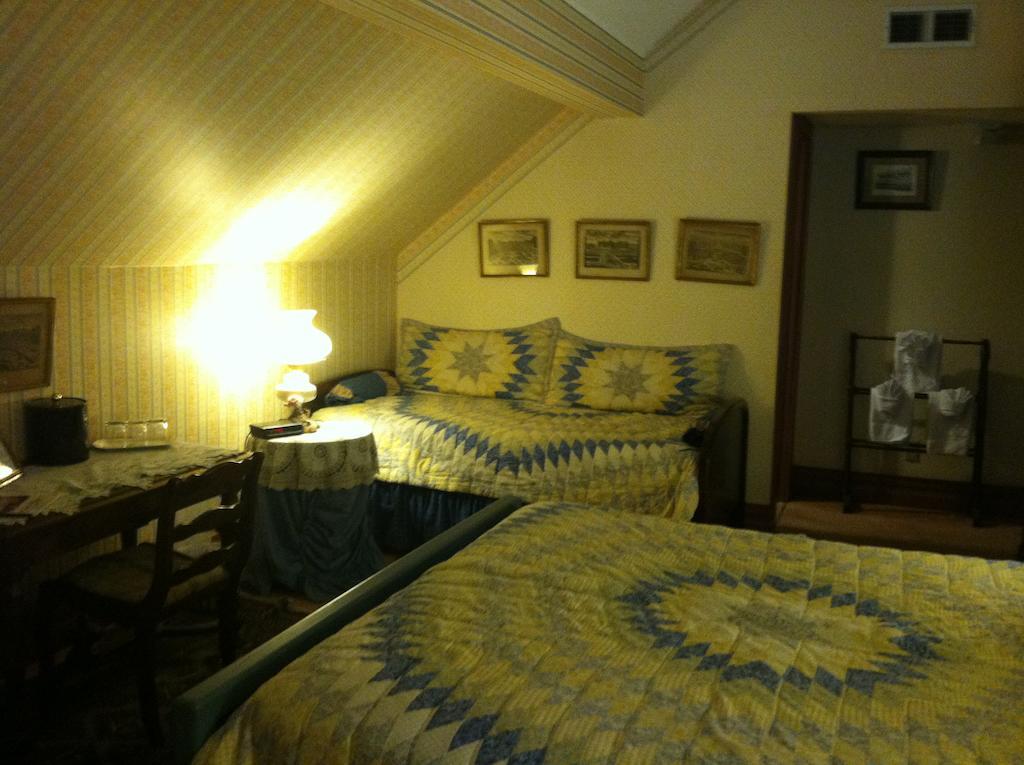 Corners Mansion Inn - A Bed And Breakfast 빅스버그 객실 사진
