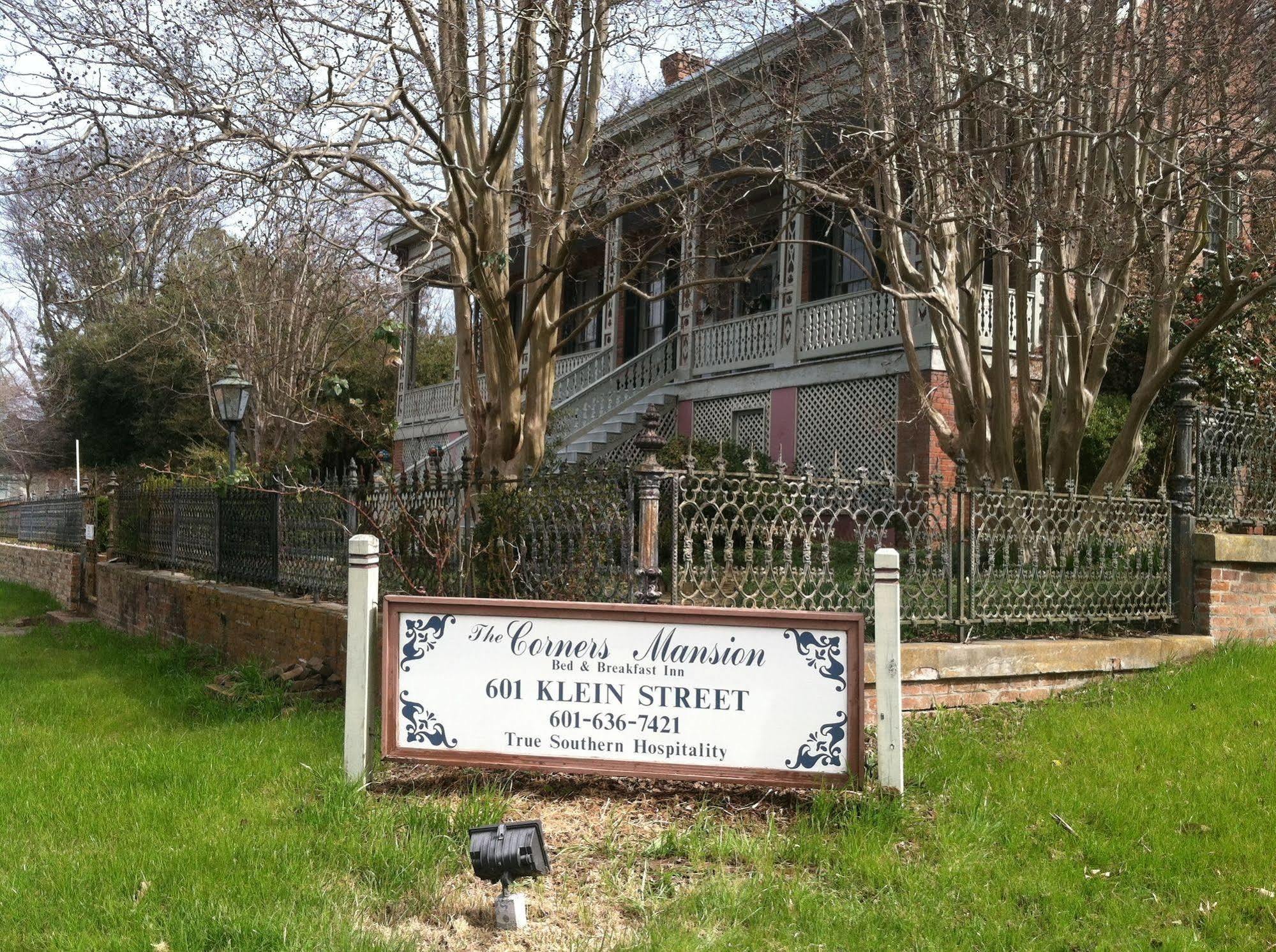 Corners Mansion Inn - A Bed And Breakfast 빅스버그 외부 사진